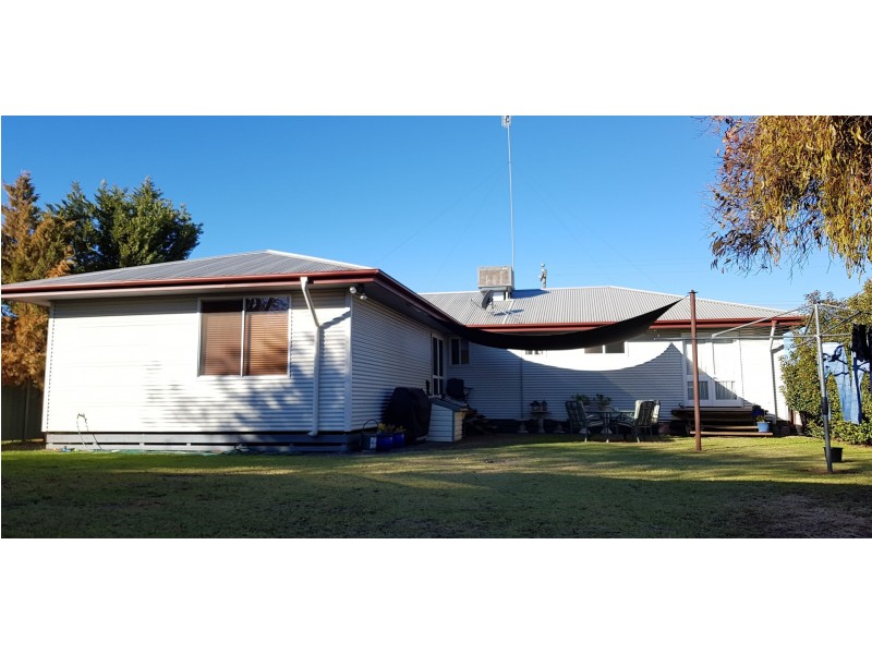 7 Moore Street, Hillston NSW 2675