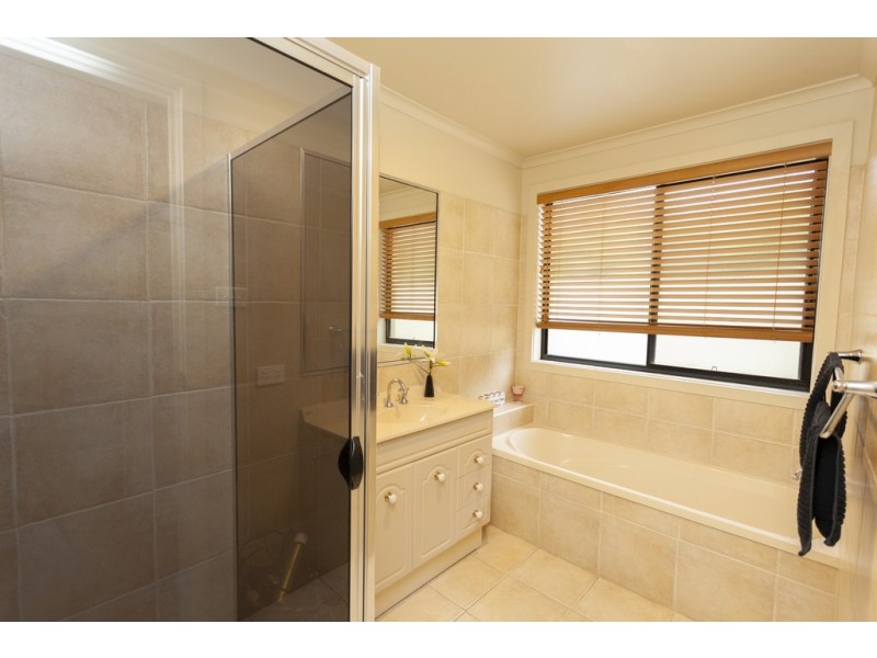 27 Ballestrin Street, Griffith NSW 2680