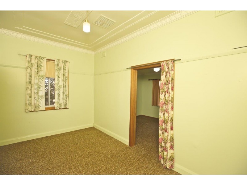 17 Carrathool Street, Griffith NSW 2680