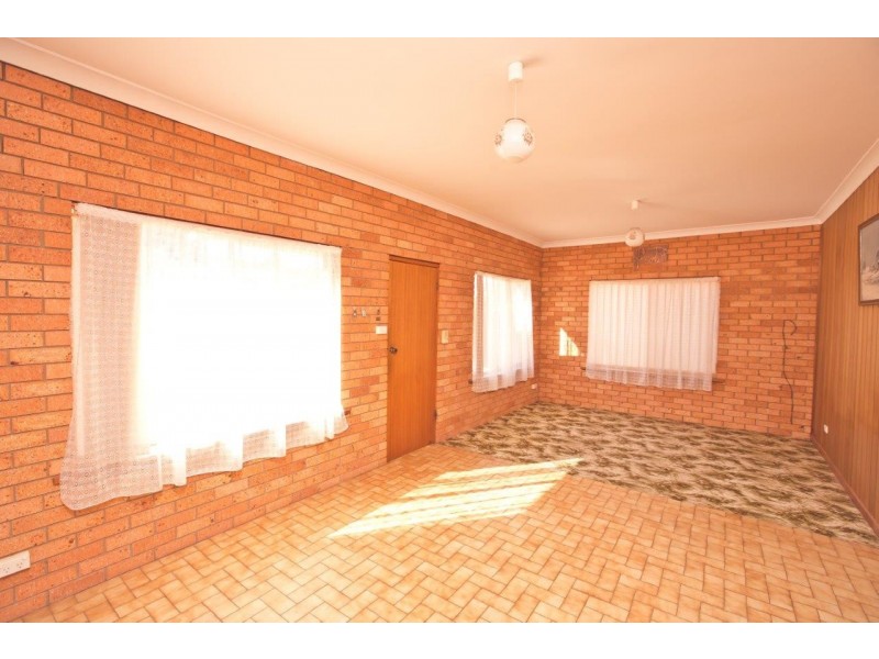 17 Carrathool Street, Griffith NSW 2680