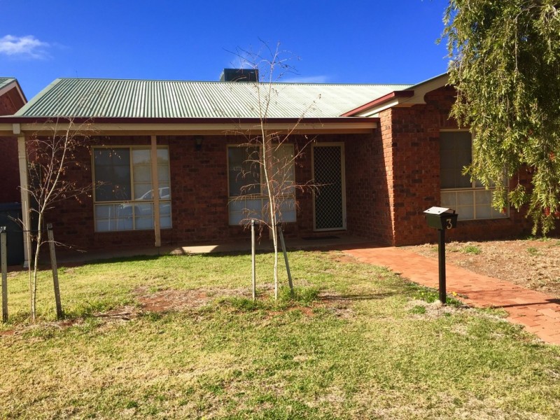 3/69 A Molesworth Street, Hillston NSW 2675