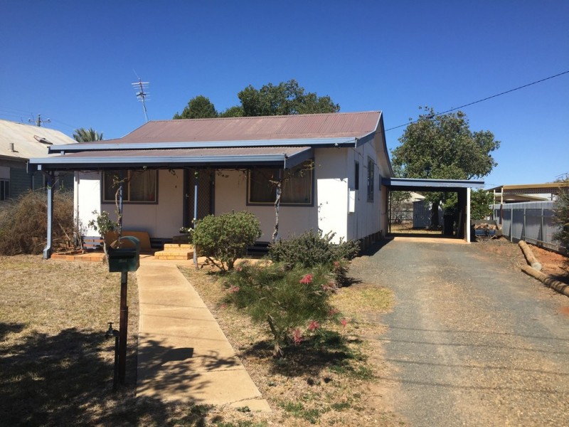 4 Charles Street, Hillston NSW 2675