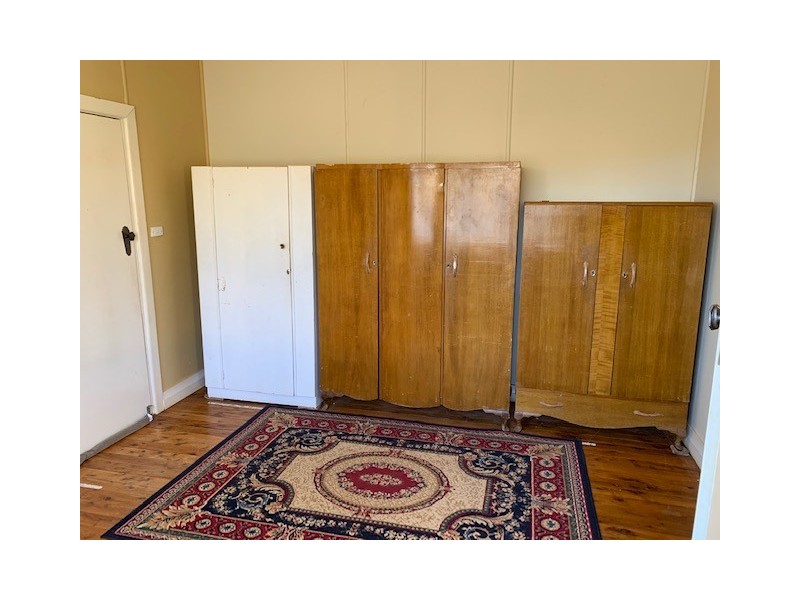 4 Charles Street, Hillston NSW 2675