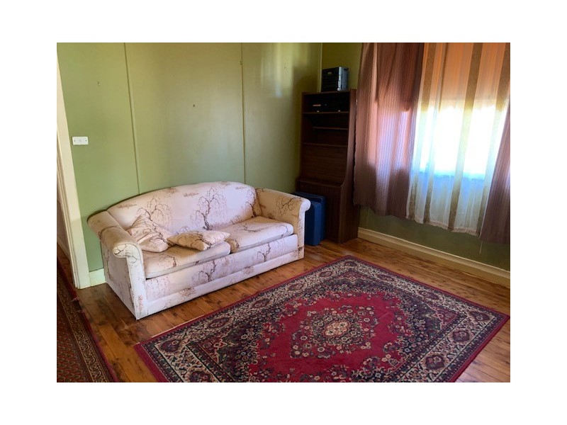 4 Charles Street, Hillston NSW 2675