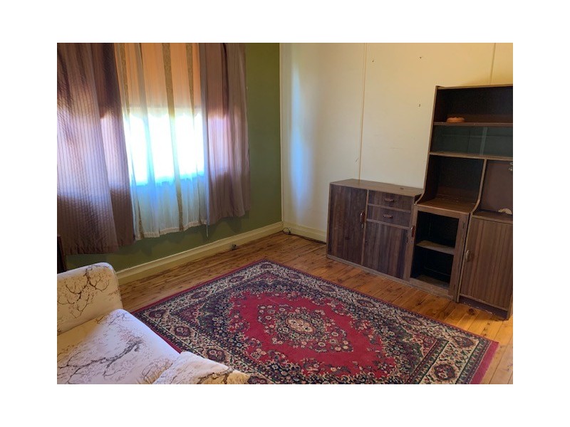 4 Charles Street, Hillston NSW 2675