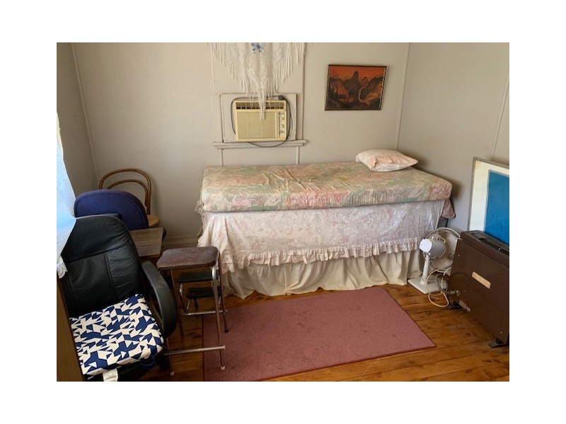 4 Charles Street, Hillston NSW 2675