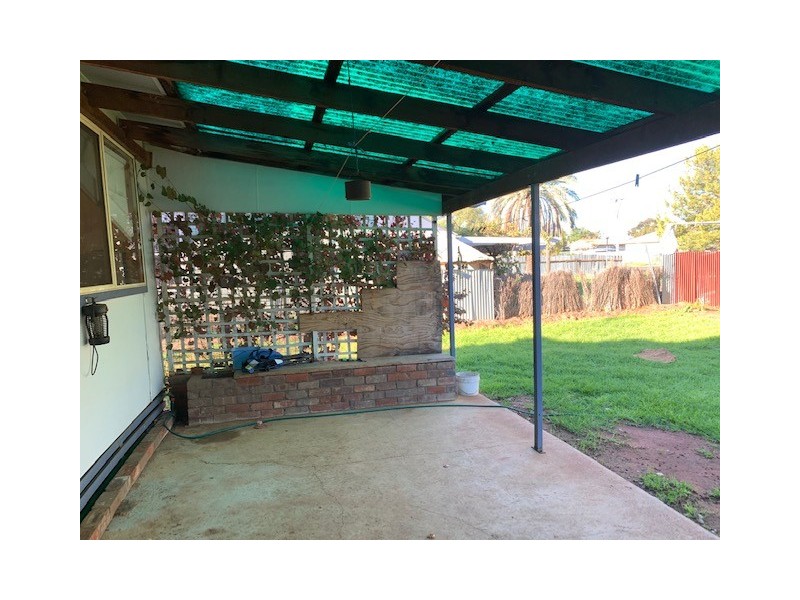 4 Charles Street, Hillston NSW 2675