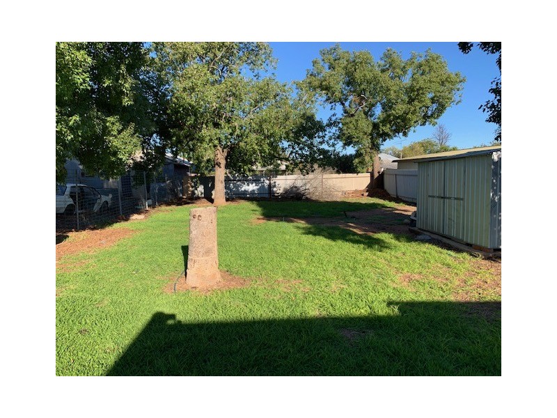 4 Charles Street, Hillston NSW 2675
