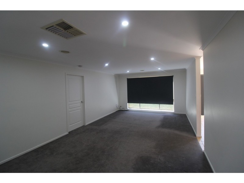 13 Montrose Drive, Griffith NSW 2680