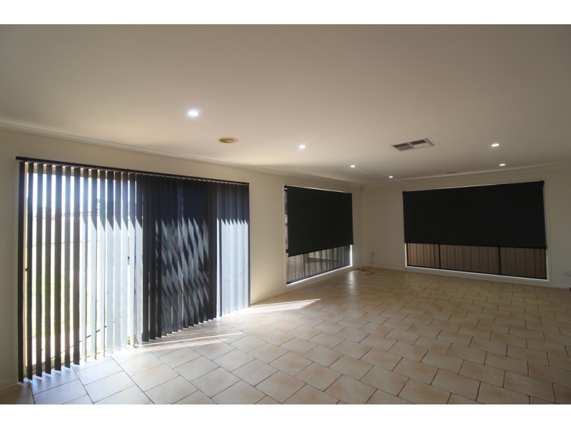 13 Montrose Drive, Griffith NSW 2680
