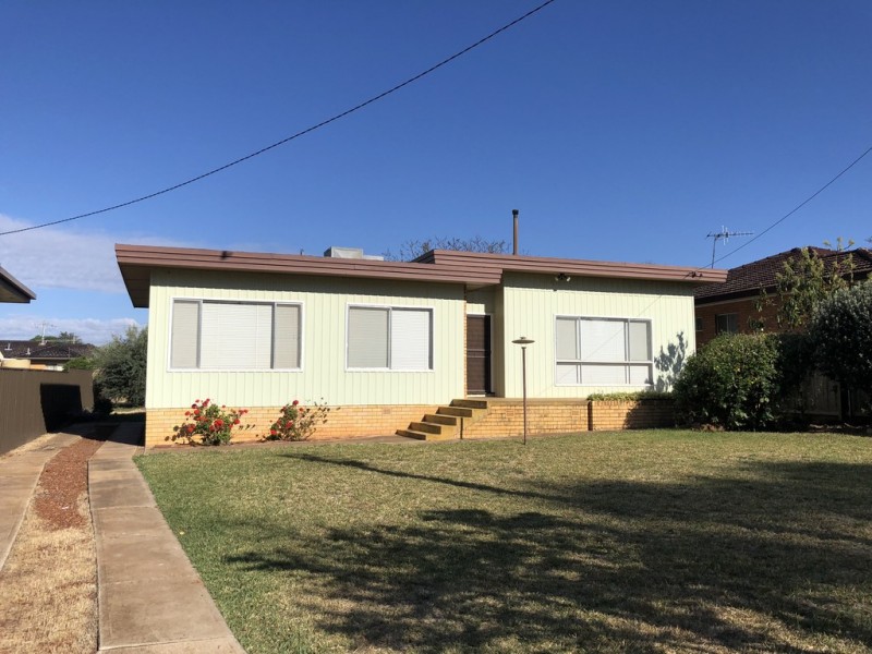 18 Langley Crescent, Griffith NSW 2680