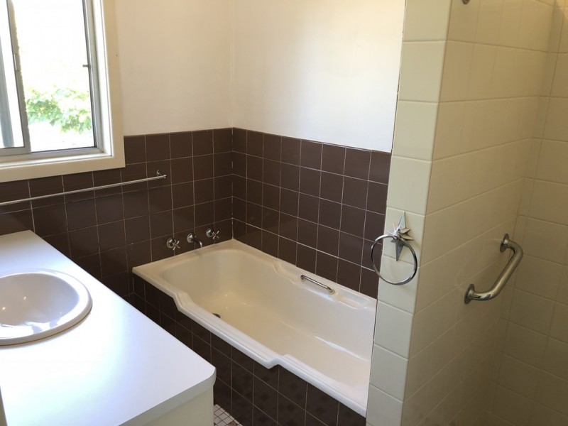 18 Langley Crescent, Griffith NSW 2680