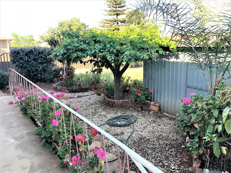 18 Langley Crescent, Griffith NSW 2680