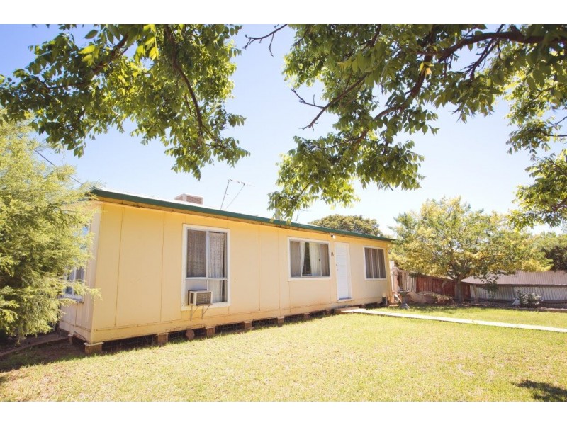 14 Young Street, Beelbangera NSW 2680