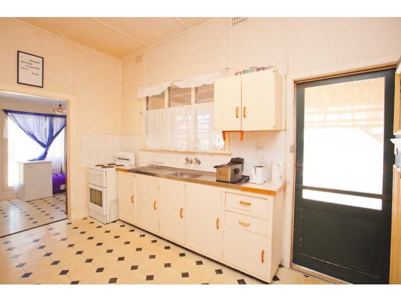 14 Young Street, Beelbangera NSW 2680