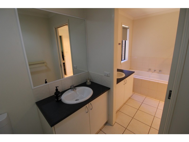 6 Pauling Street, Griffith NSW 2680