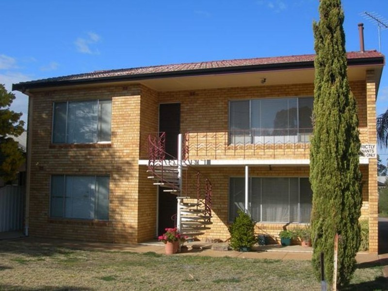 2/74 Binya Street, Griffith NSW 2680