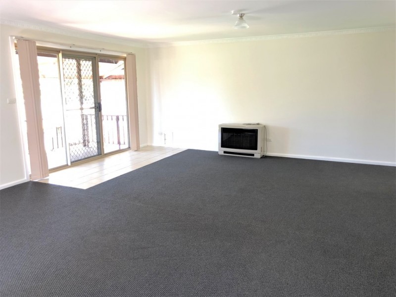 4 Walter Bull Crescent, Griffith NSW 2680