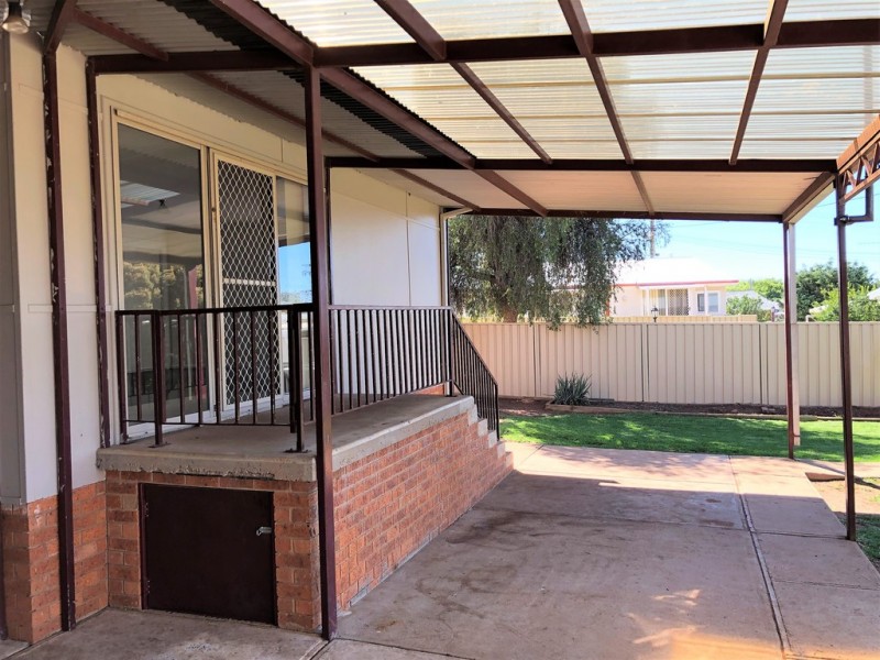 4 Walter Bull Crescent, Griffith NSW 2680