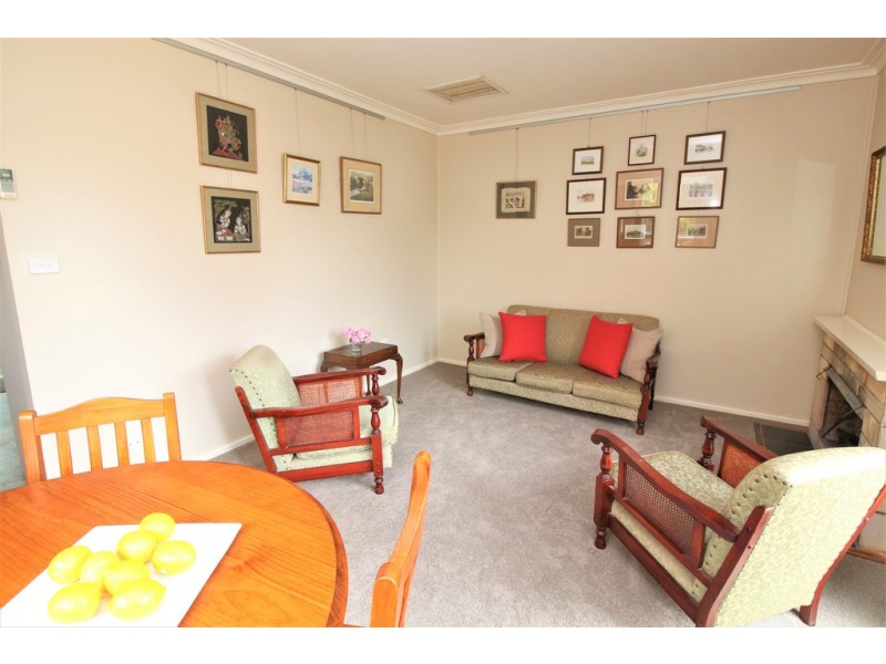 10 Langley Crescent, Griffith NSW 2680