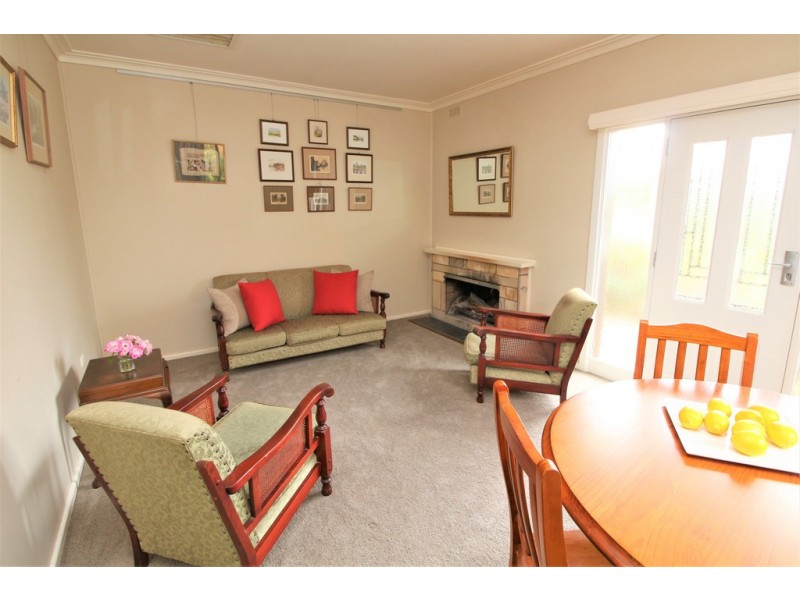 10 Langley Crescent, Griffith NSW 2680