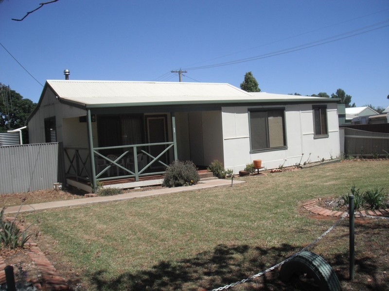 1 LOWAN STREET, Goolgowi NSW 2652