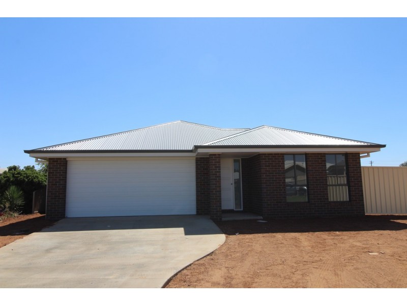 5 Pastega Place, Griffith NSW 2680