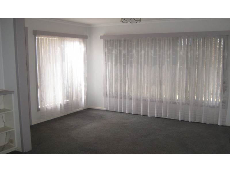 16 Zara Street, Goolgowi NSW 2652