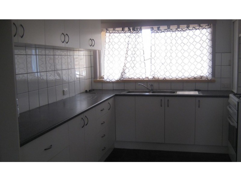 16 Zara Street, Goolgowi NSW 2652