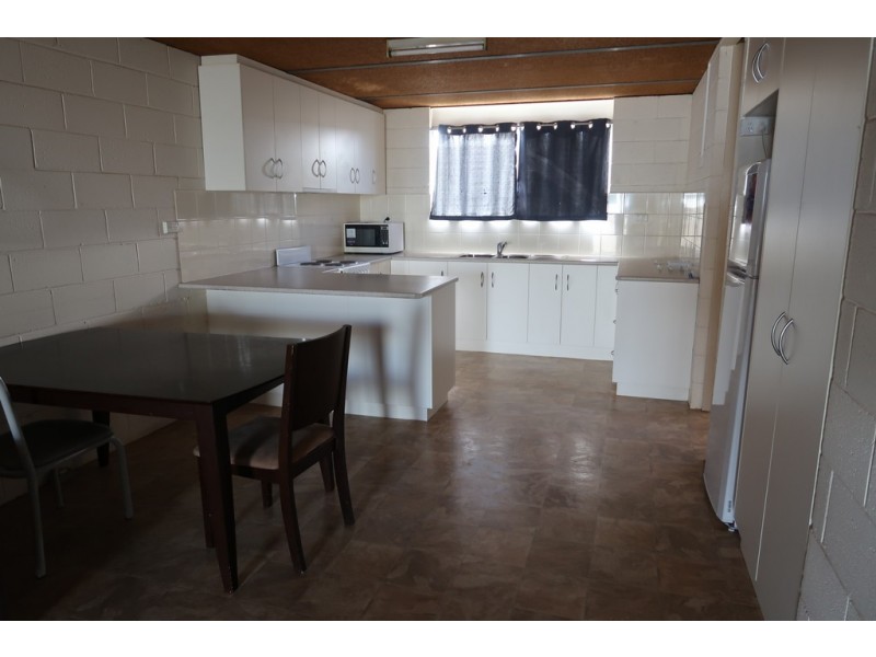 3/208 High Street, Hillston NSW 2675