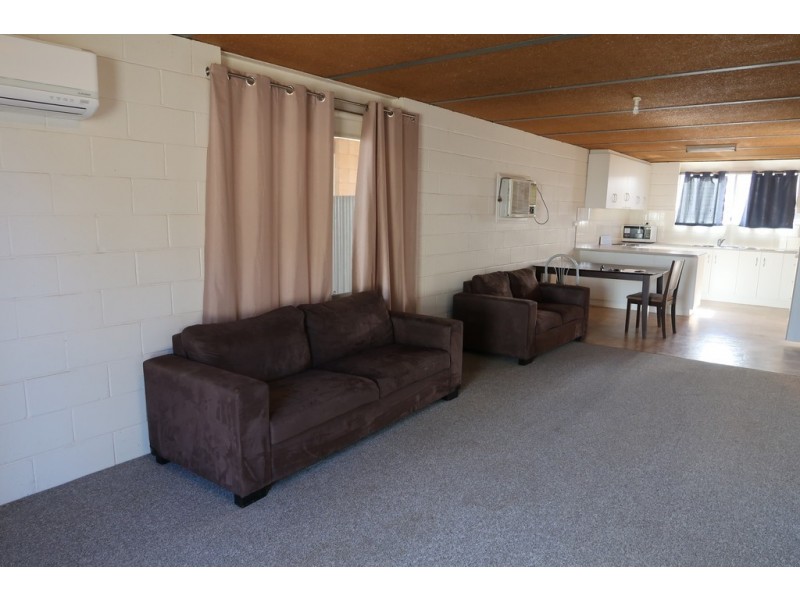 3/208 High Street, Hillston NSW 2675
