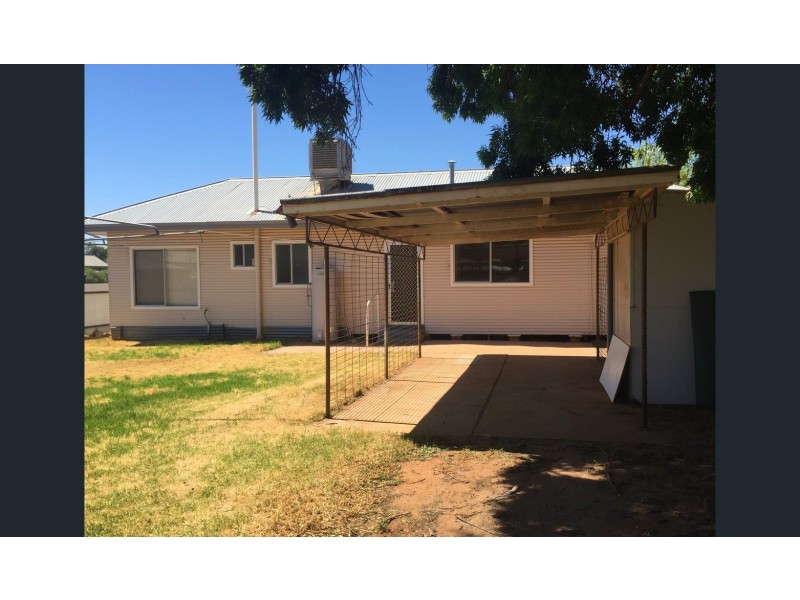 41 MOLESWORTH STREET, Hillston NSW 2675