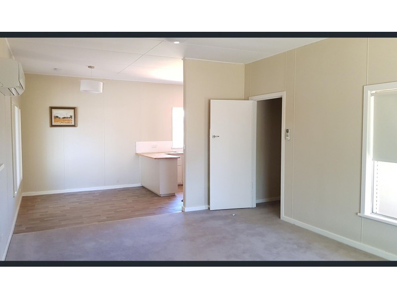 41 MOLESWORTH STREET, Hillston NSW 2675