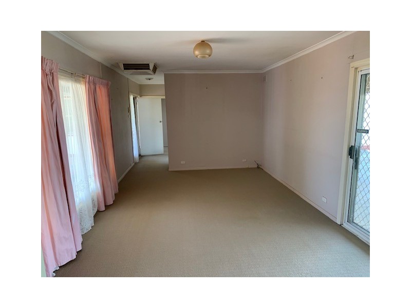 32 Moore Street, Hillston NSW 2675