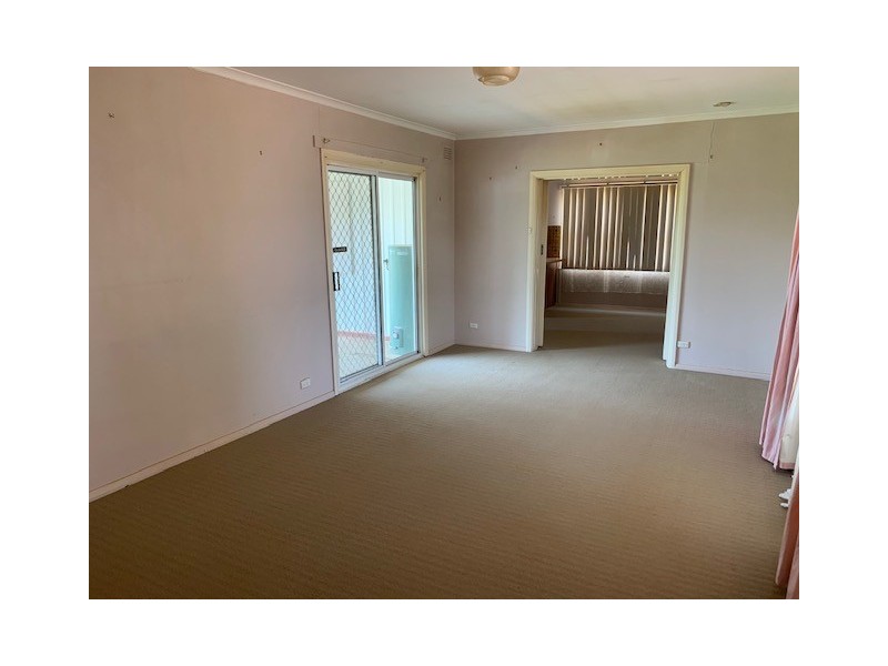 32 Moore Street, Hillston NSW 2675