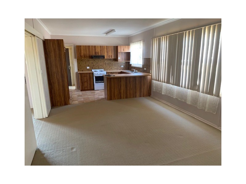 32 Moore Street, Hillston NSW 2675