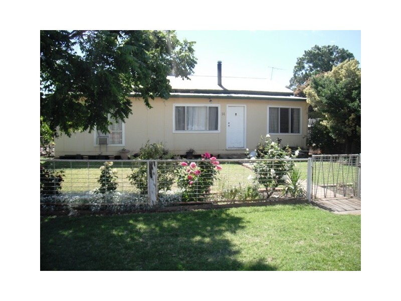 14 Young Street, Beelbangera NSW 2680