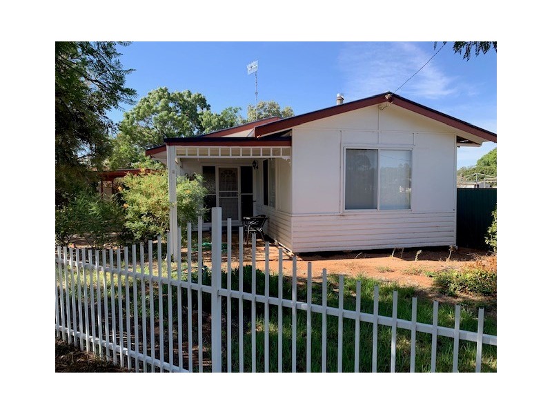 14 Florence Street, Hillston NSW 2675