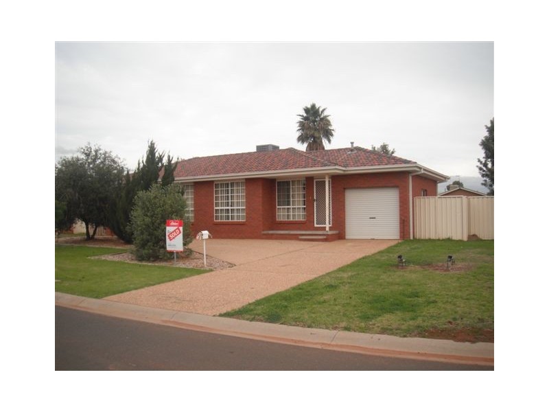 14 WYVERN CRESCENT, Griffith NSW 2680
