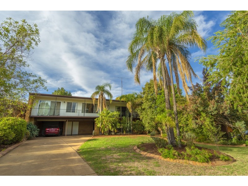 76 Ross Crescent, Griffith NSW 2680