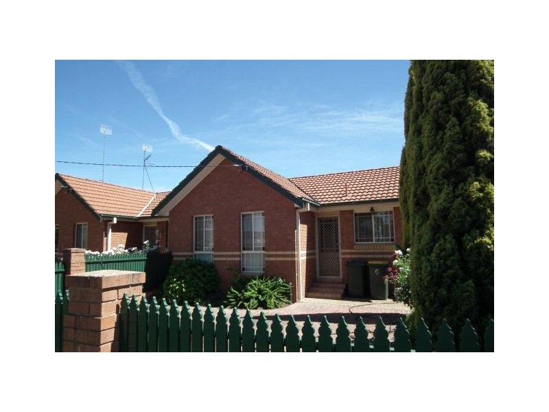 2/245 Wakaden Street, Griffith NSW 2680