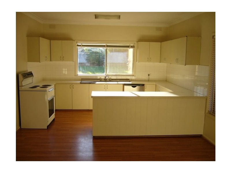 32 LANGLEY CRESCENT, Griffith NSW 2680