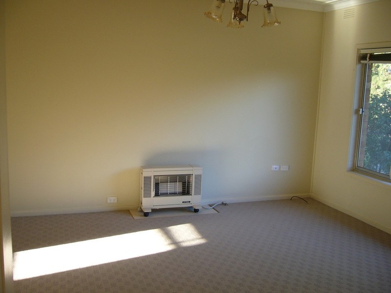 32 LANGLEY CRESCENT, Griffith NSW 2680