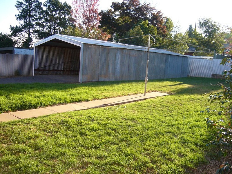 32 LANGLEY CRESCENT, Griffith NSW 2680