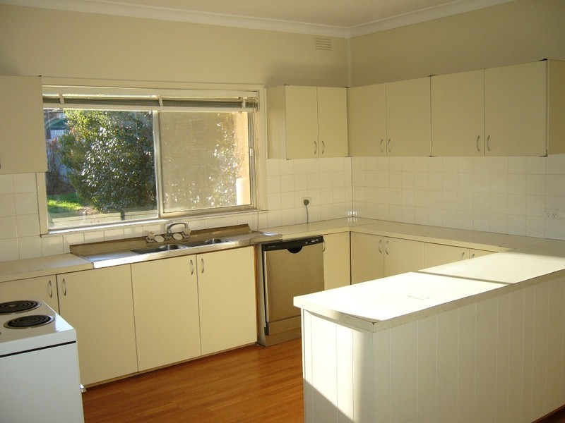 32 LANGLEY CRESCENT, Griffith NSW 2680