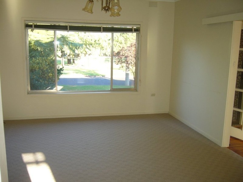 32 LANGLEY CRESCENT, Griffith NSW 2680