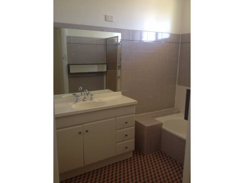 8 ORTELLA ST, Griffith NSW 2680