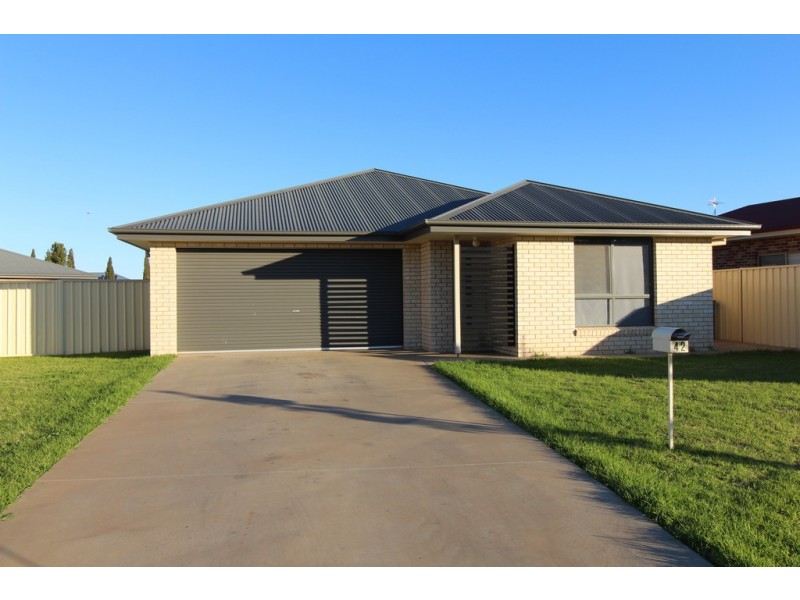 42 Brooks Street, Griffith NSW 2680