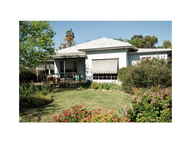 25 PARK STREET, Yenda NSW 2681