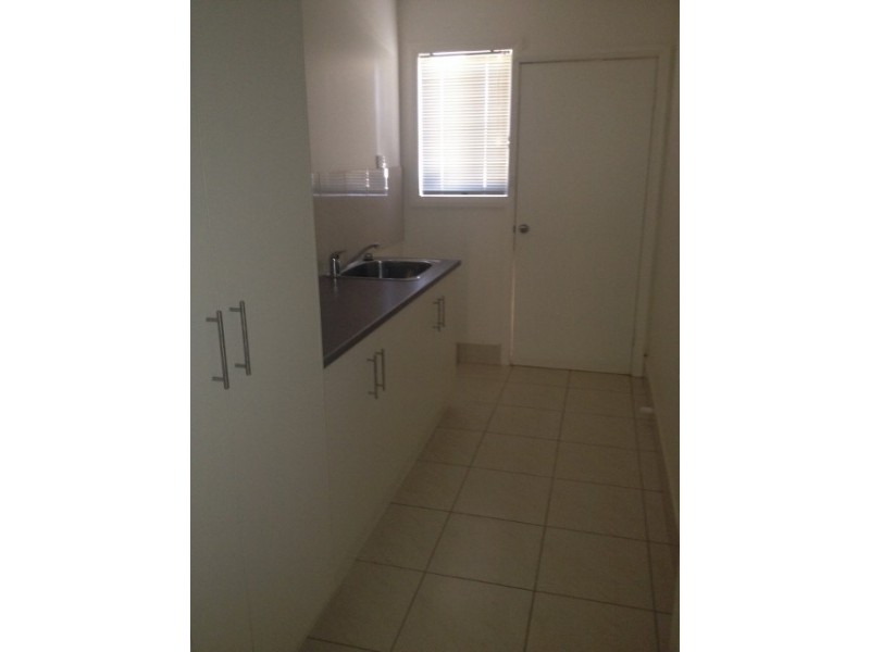 2 SALVANZA CRES, Griffith NSW 2680